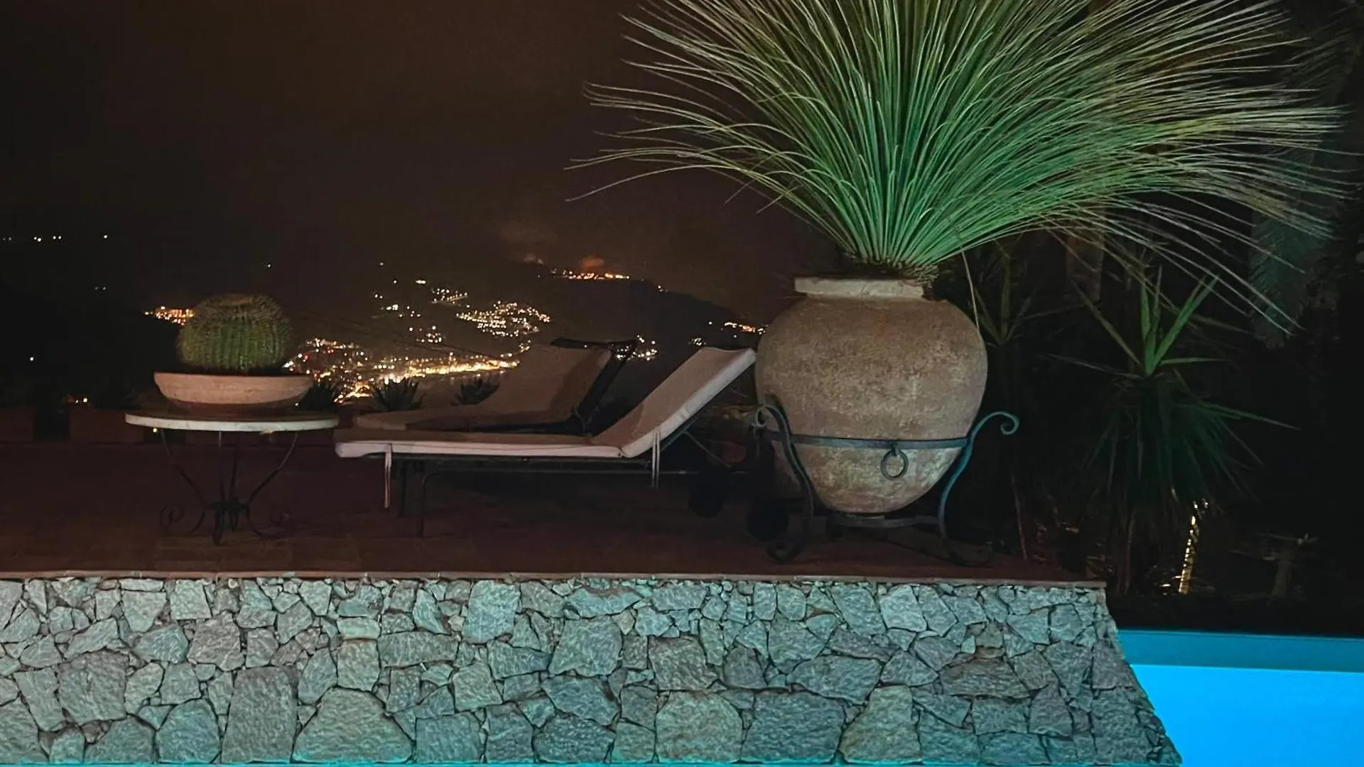Апартаменты Villa Lou Taormina Private Villa With Panoramic Sea View Pool