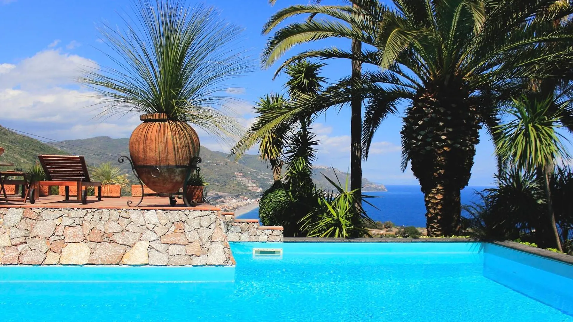 Апартаменты Villa Lou Taormina Private Villa With Panoramic Sea View Pool