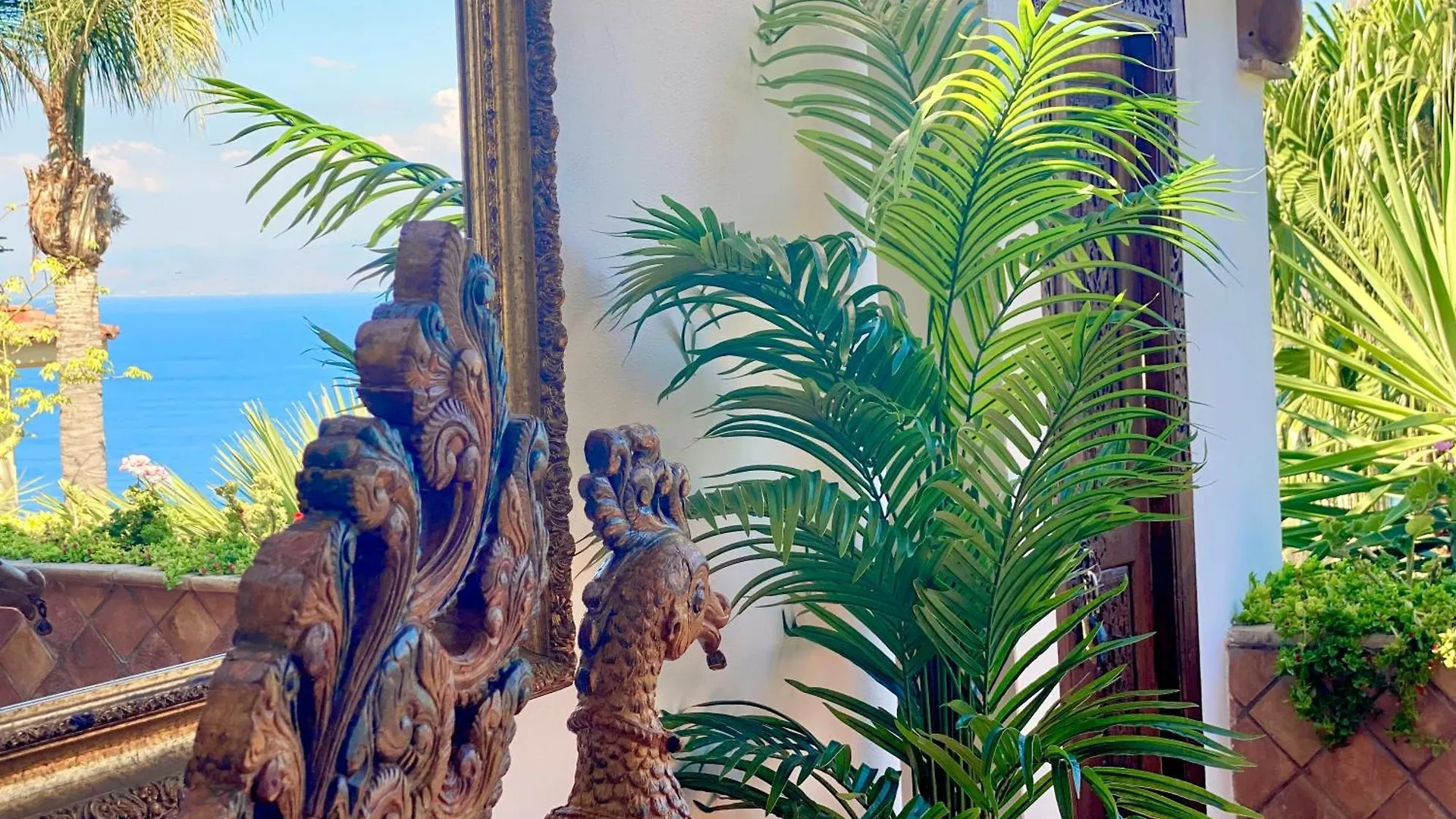 Апартаменты Villa Lou Taormina Private Villa With Panoramic Sea View Pool